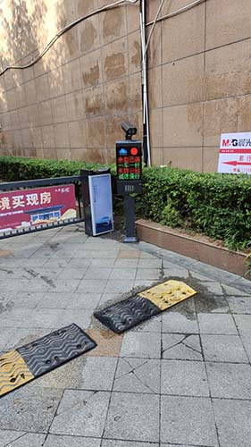 重庆南川区名阳天下采用名科车牌识别系统